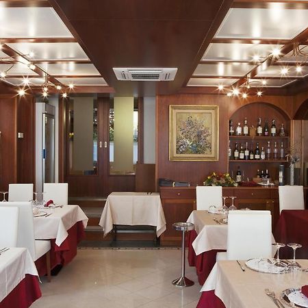 Hotel Baia Blu Алассио Экстерьер фото