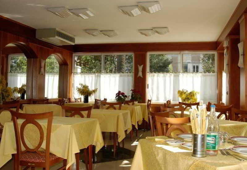 Hotel Baia Blu Алассио Экстерьер фото
