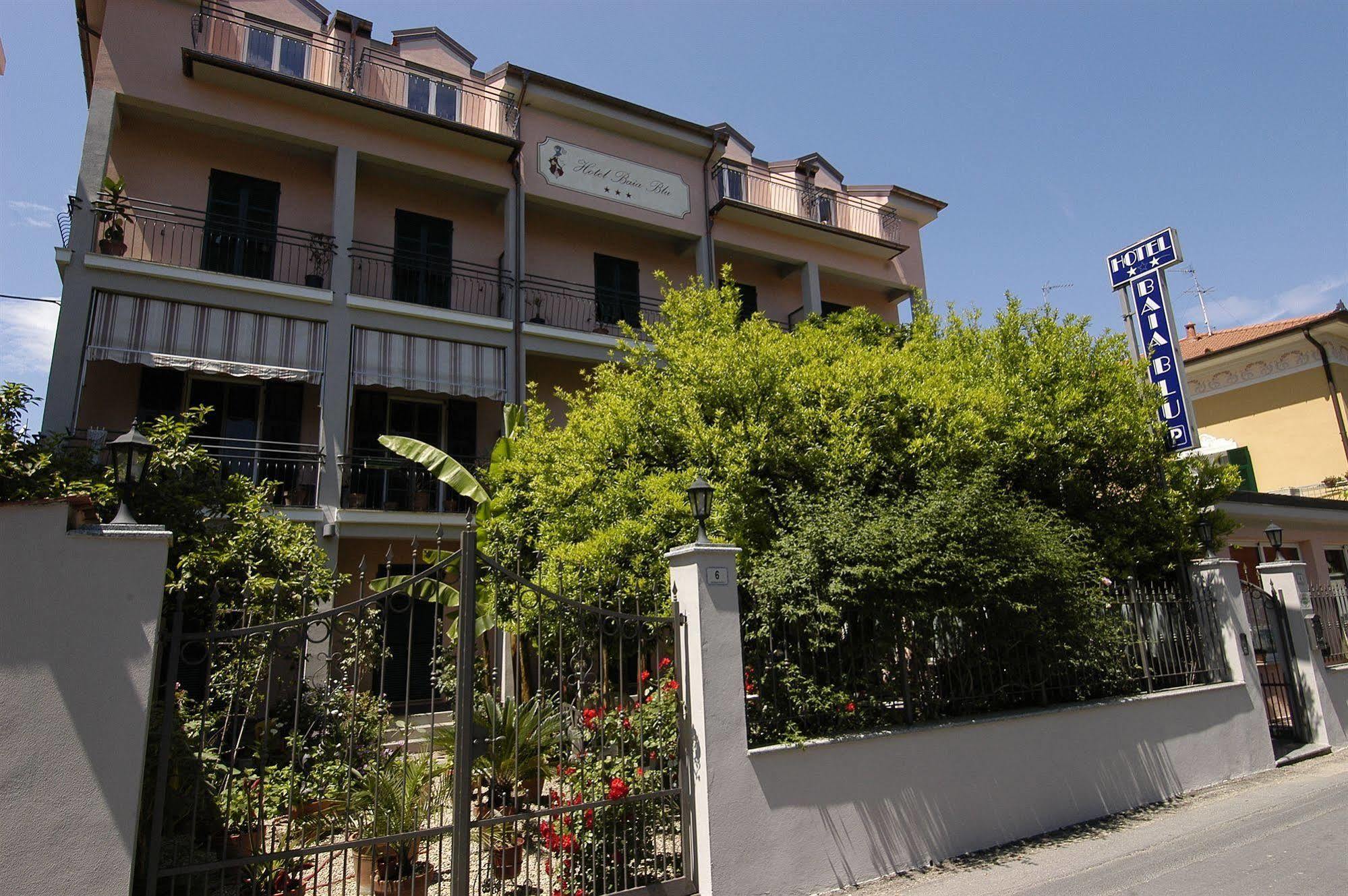 Hotel Baia Blu Алассио Экстерьер фото